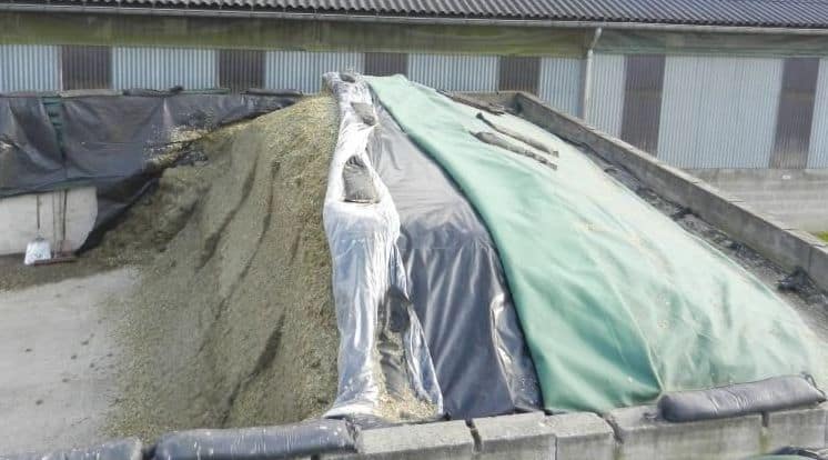 Bâches d'ensilage pour protection des fourrages et mise en silo