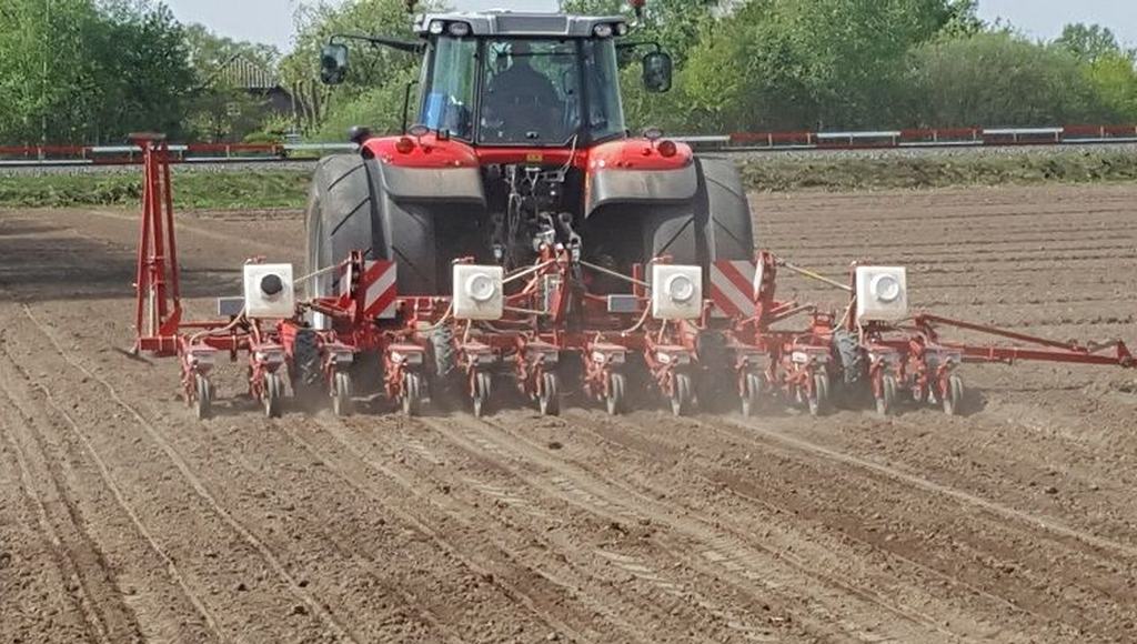 Un pneu de tracteur spécial route - Entraid