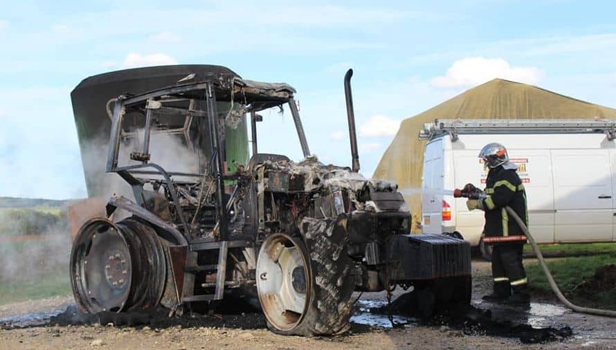 Incendies de tracteur : attention aux branchements électriques