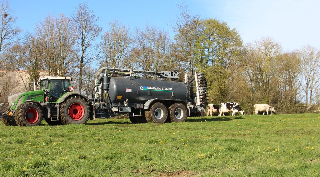 L'industrie c'est fou] Ce tracteur réduit ses émissions carbone grâce au  lisier de vache