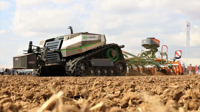 le robot sur innovagri lors de sa présentation