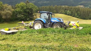 Cinq tracteurs en cuma mais un seul tarif