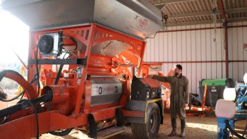 La cuma des Hautes Combrailles à Tralaigues investit dans un aplatisseur-boudineuse