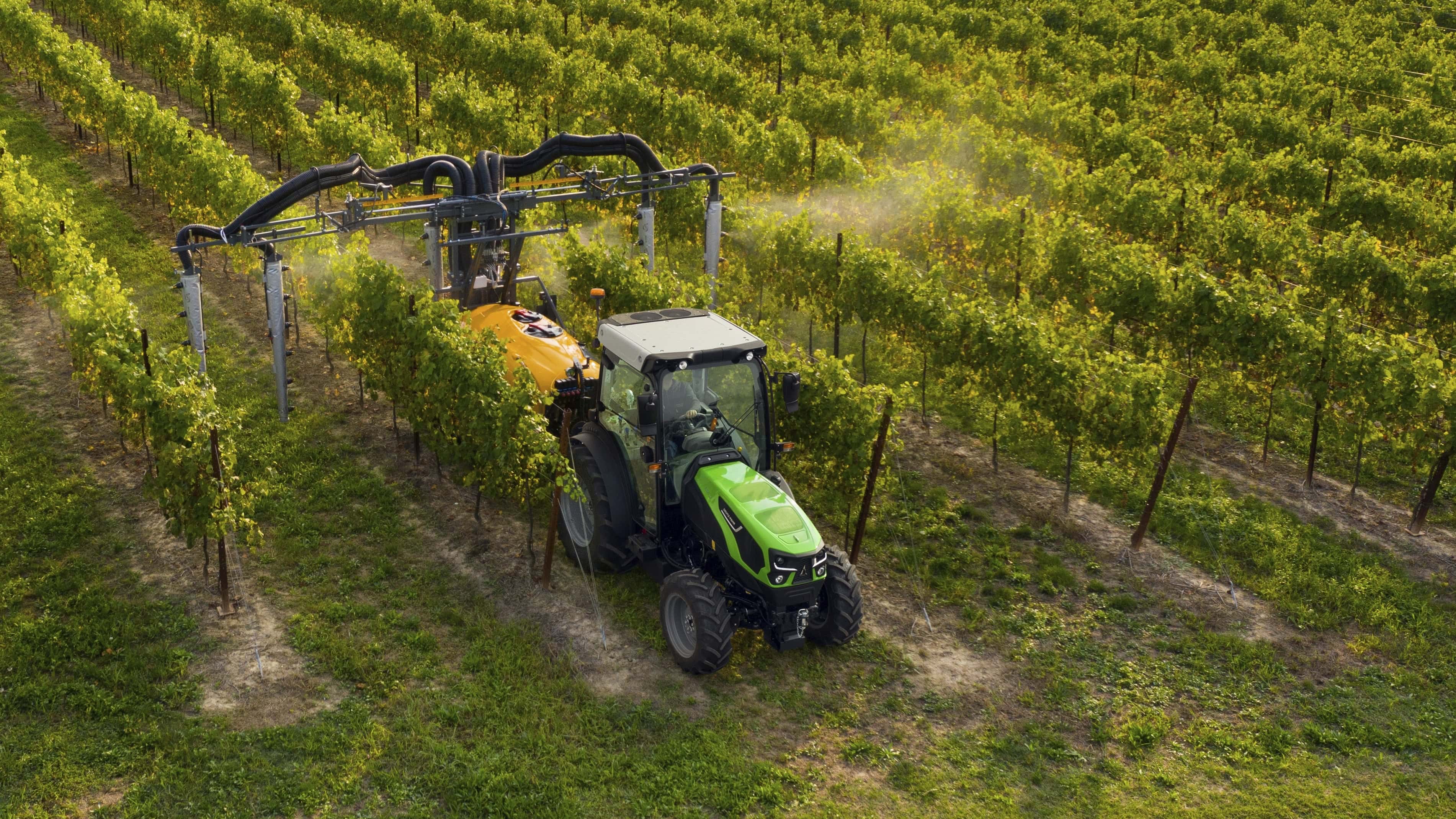 pulvérisateur dans la vigne