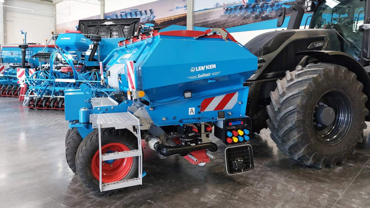 Le Solitair F est le nouveau module porté avant de semis de Lemken.