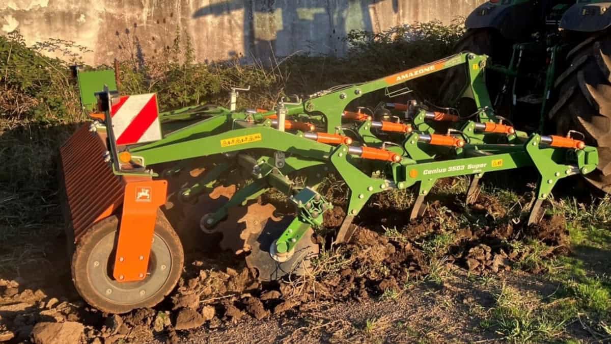 Doté du système de sécurité non-stop hydraulique, le cultivateur à dents porté Cenius Ultra est conçu par Amazone pour être une machine robuste