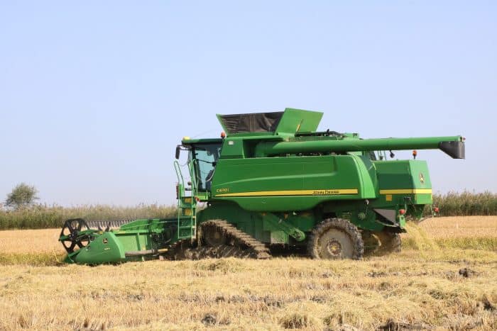 La moissonneuse batteuse: premier investissement pour la cuma du Vaccarès.