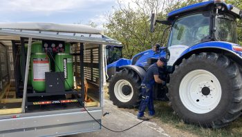 Faire le plein de gaz du tracteur au champ?