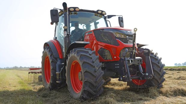 Moins de 5 t pour le tracteur Kioti HX 1402 de 140 ch