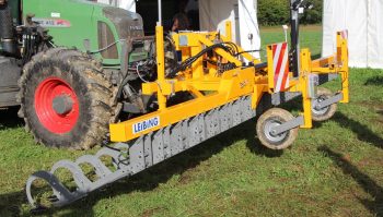 La bineuse à faucilles Leibing gagne une caméra