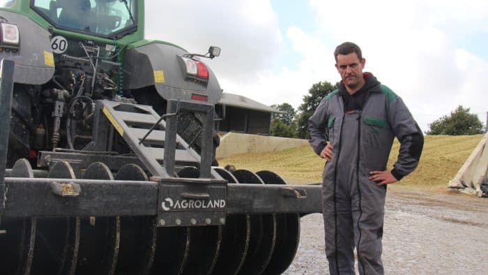 Florian Mury avec le rouleau Cornroller d'Agroland