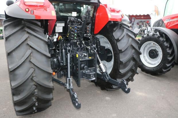 Les Farmall C disposent d'un relevage avec une capacité de levage de 4,7 t.