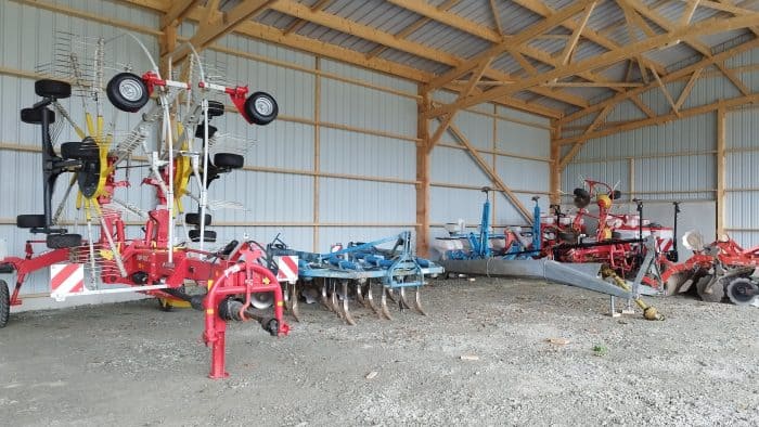 Rangement du matériel sous le hangar photovoltaique