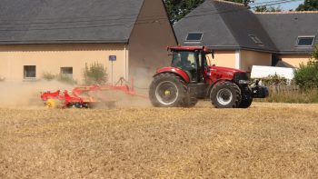 Léger ou lourd : quel tracteur sort vainqueur au champ ?