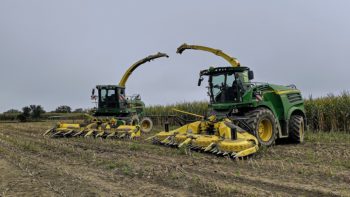 Pour 550 ha/an de maïs, la cuma de la Vaige maintient un parc de deux ensileuses