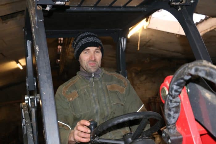 Dans le Doubs, Charles-Henri Cornet fait le choix du valet de ferme électrique