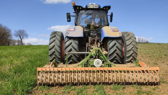 herse rotative détruisant un couvert