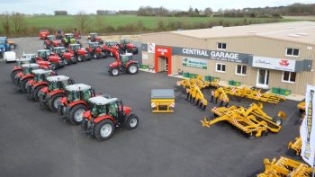 Constructeurs et distributeurs de matériel, les liens qui impactent les agriculteurs